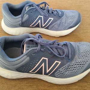 Woman's New Balance 520 Running Shoe sz 10